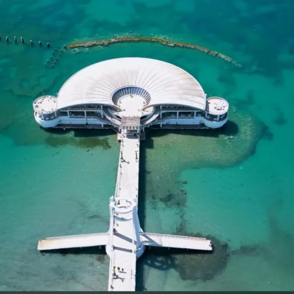 Big Seaside Central Apartment, hotel em Durrës