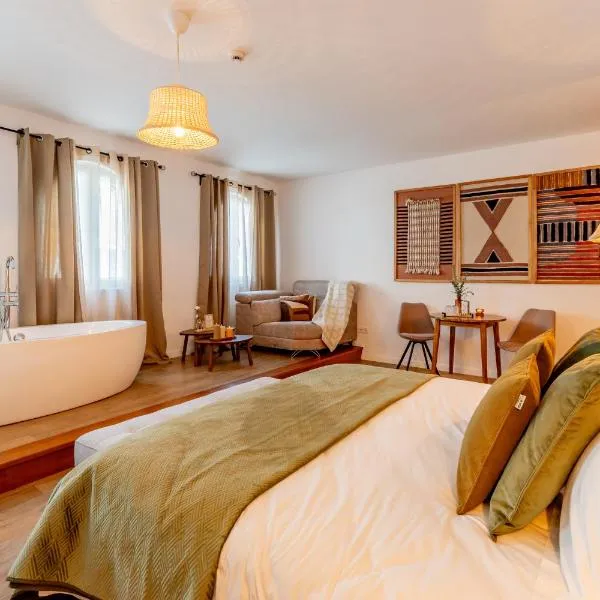 Cangalho Village House Premium – hotel w mieście Azueira