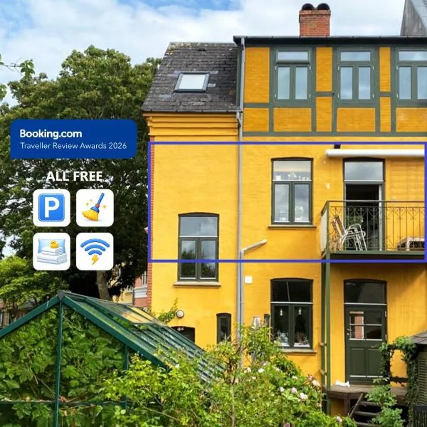 City Center Apartment with Balcony, Garden & Free Parking, hotel v destinaci Odense