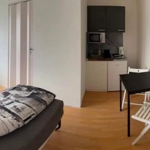 Gästehaus JaWo، فندق في Neuruppersdorf