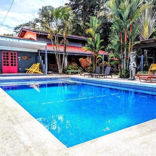 Tropical Paradise Sapacious 1 Bed Cabina AC & Pool, hotel i Herradura