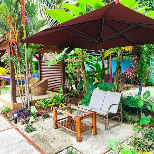 Tropical Cabina Pool & AC Cozy Bright Refreshing, hotell i Herradura