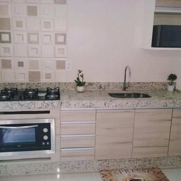 Casa Agradável Completa com 3 Quartos, 2 Banheiros e Garagem - Foto 4