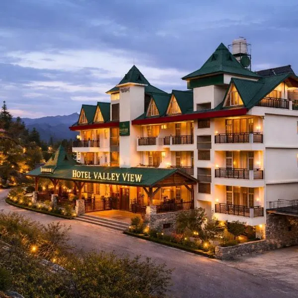 The Valley View By Hamilton Group - A Resort facing towards snow capped mountains, hotel di Kūfrī