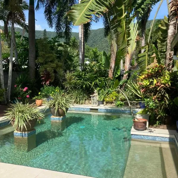 Luxury Suites Palm Cove, hotel in Palm Cove