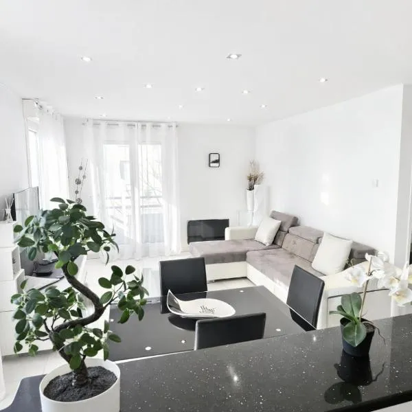 2 Mins from Train Station - Free Parking - Paris & DisneyLand - Lognes, hótel í Lognes