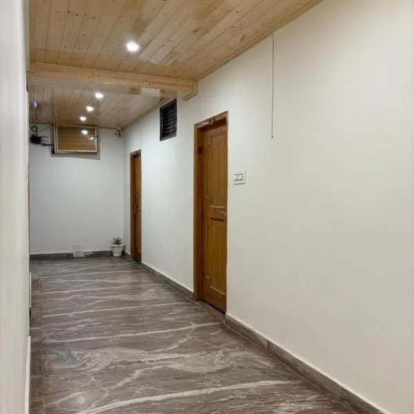 New Suraj Inn - Nestled near Hadimba Temple ! Rooftop Cafe ! Private Parking photo 2