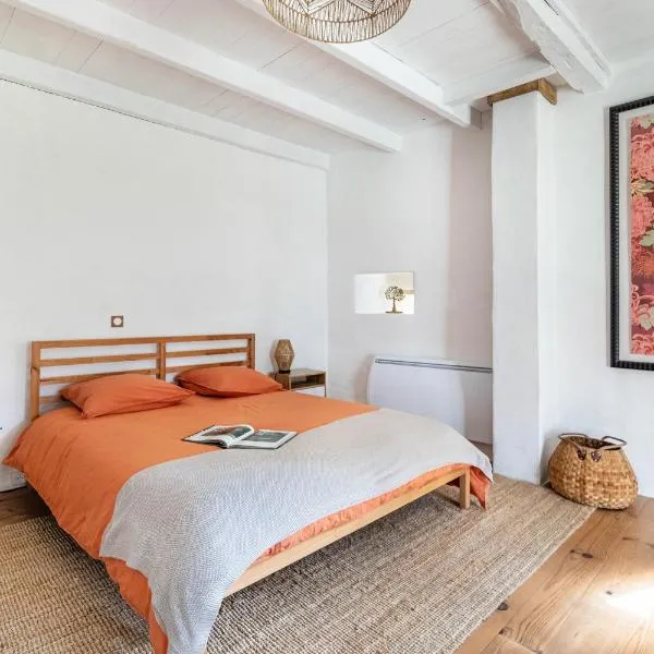 Gîte du Château des Fours, hotel sa Cumont