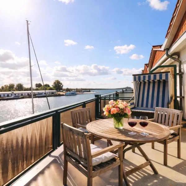 Ferienwohnung Mein Hafen mit Yachthafenblick Terrasse Strandkorb Wlan Parkplatz – hotel w mieście Karlshagen