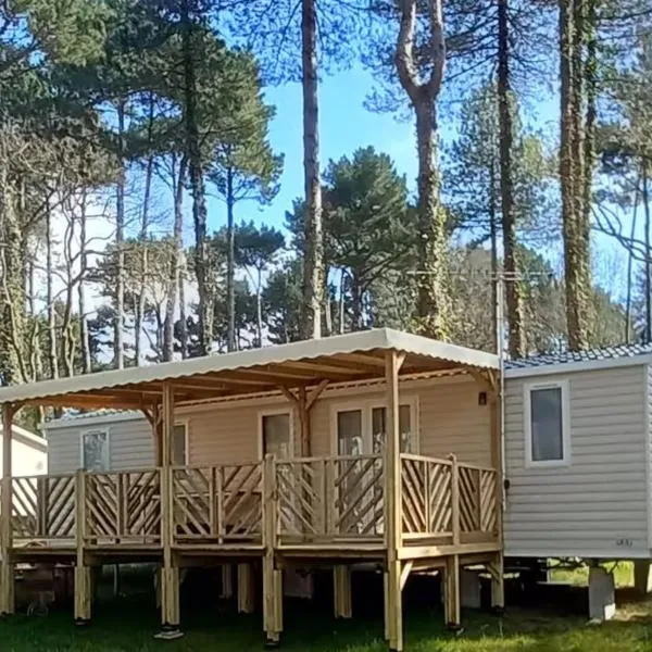 Mobil home 6 personnes Camping SIBLU le Bois de Bayadène, hotel in Piriac-sur-Mer