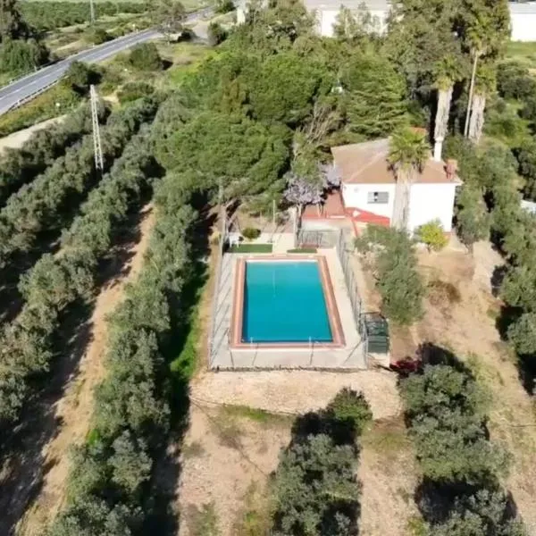 Finca privada con piscina - hasta 5 personas, hôtel à Niebla