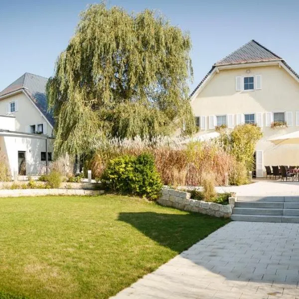 Ringhotel Landhaus Nicolai "Hotel Garni", hotel v destinaci Lohmen