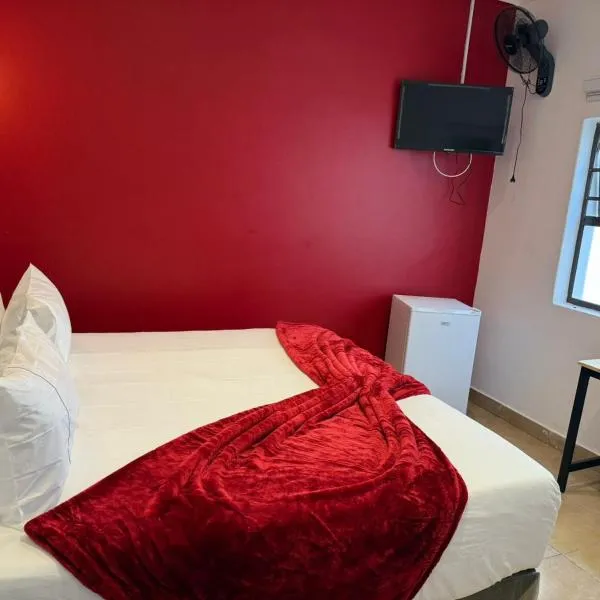 Black & White Guest House โรงแรมในปาโรว์