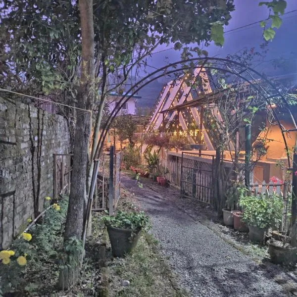 Cottages At Village Bhimtal-Naukuchiatal, hotel in Bhīm Tāl