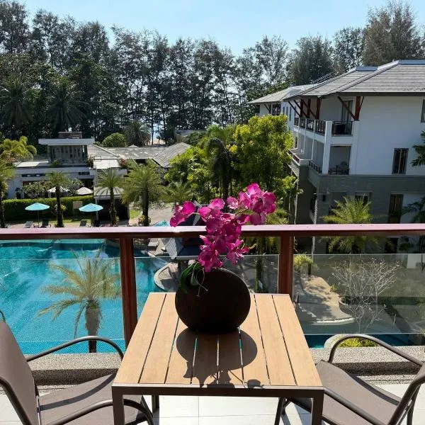 Sea View 4BR Penthouse Pearl of Naithon, hotell i Phuket stad