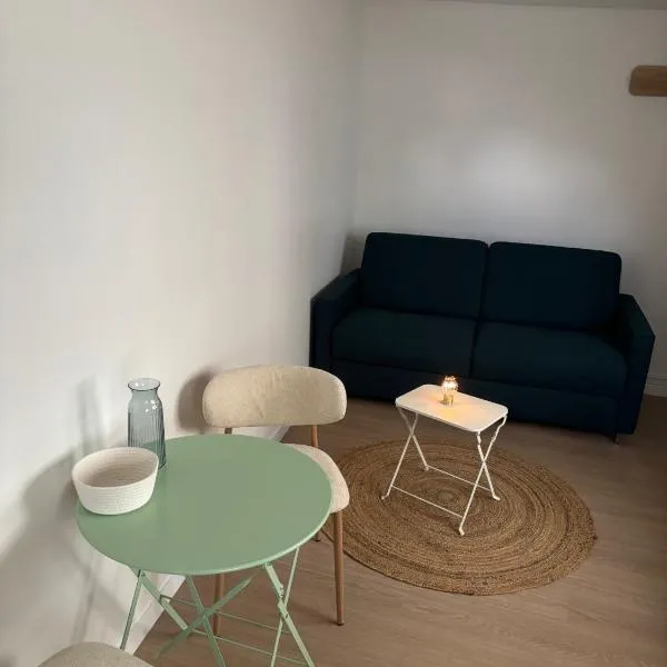 Charmant studio centre ville proche RER avec wifi, hotel em Saint-Germain-en-Laye