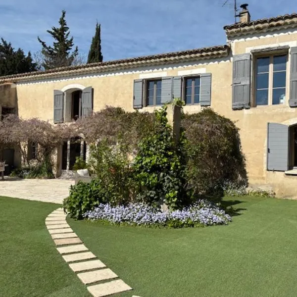 BROSSARD, hotel Cavaillonban