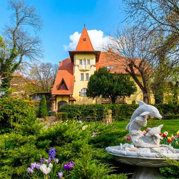 Fried Kastély Hotel Simontornya, viešbutis mieste Simontornya