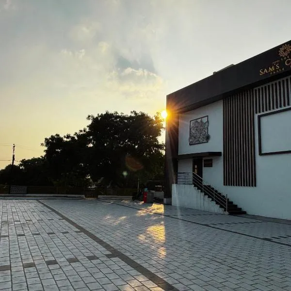 The Sam's Court Elite Stay, hotel en Tiruvallarai