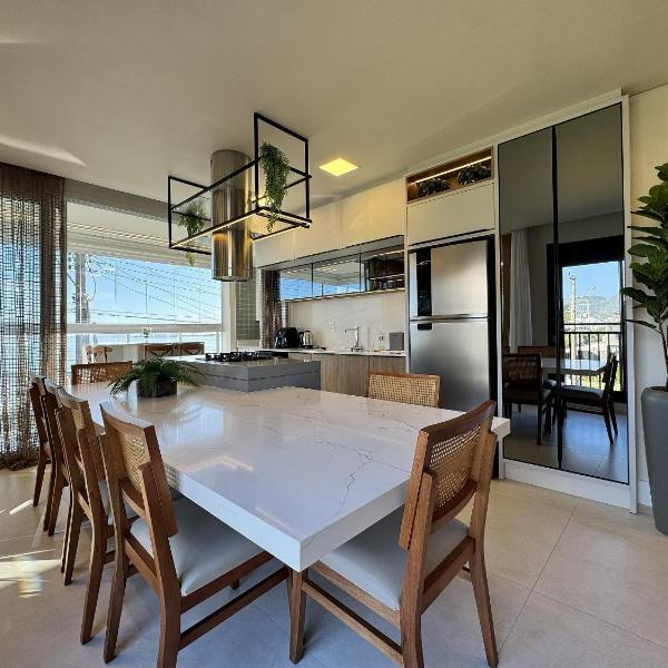 Sonho de Palmas 102 - Apartamento de frente para o mar na bela praia de Palmas, com 3 dormitórios, sendo 2 suítes