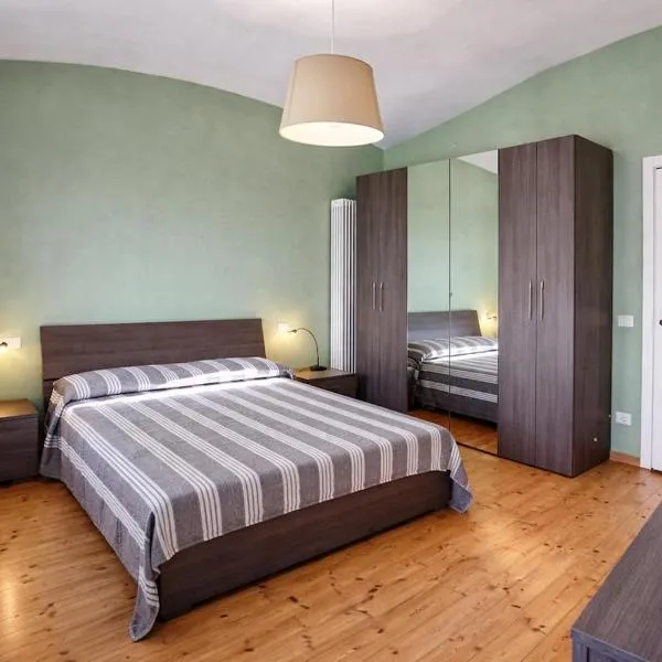 Suite sul Mount Monviso - Centro Storico & Free Parking, hotel v destinaci Cuneo
