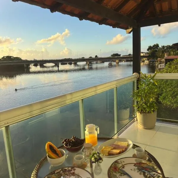 Casa com vista deslumbrante para o rio São João, hotel in Cabo Frio
