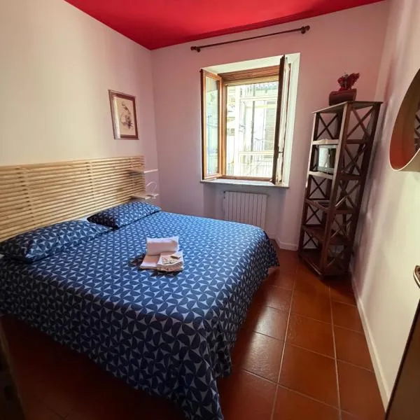 COZY Place 26 con PARCHEGGIO PRIVATO GRATUITO, hotel a Vercelli