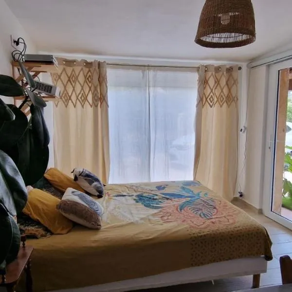 Suite romantique CARPE DIEM avec SPA et PISCINE privés, hotel em Le Cannet-des-Maures