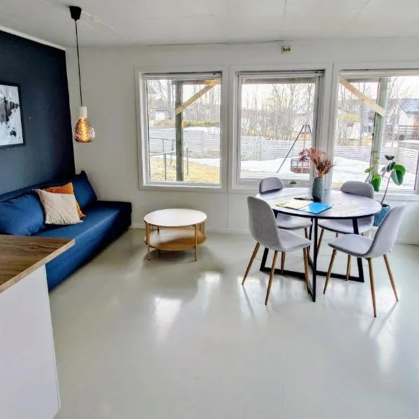 Bright and comfortable Tromsø apartment with easy airport access, parking and nature nearby, hotel a Tromsø