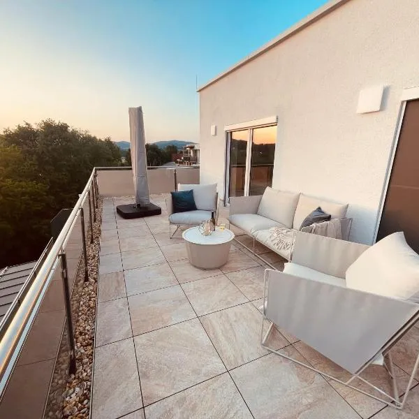 Modernes Penthouse mit Whirlpool, XXL-Terrasse mit Bergblick & Tischfußball, hotel din Waldkirchen