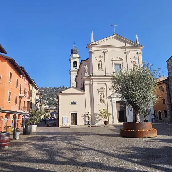Appartamento Torri del Benaco, hotel in Torri del Benaco