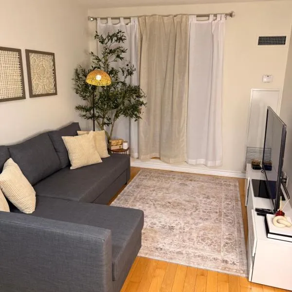 Cozy Downtown Toronto Stay Walk to CN Tower BMO FIFA Field, Hotel in Toronto