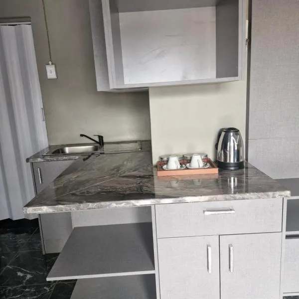 Mams Cozy Guest house, מלון בSeshego