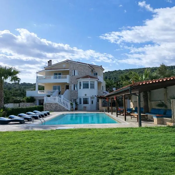 Bella Villa with Private Pool & Sea View Ideal for Groups, hotel a Vagia