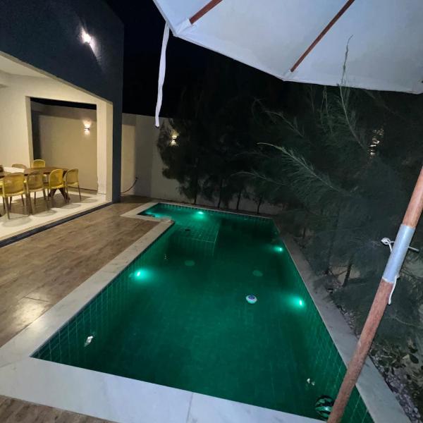 Casa com 03 Suites a Beira Mar com Piscina e Churrasqueira apenas a 02 Minutos da Praia