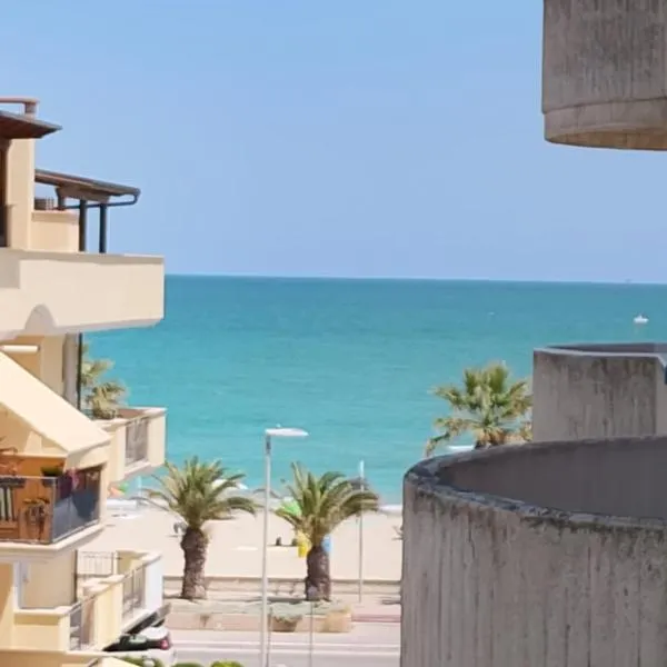 On the Beach, ξενοδοχείο σε Tortoreto Lido