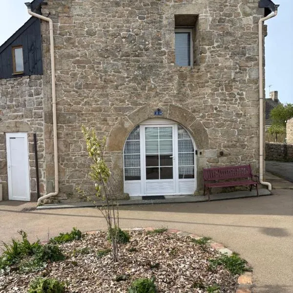 Maison 2 chambres à 400m plage terrasse calme Erdeven, hótel í Erdeven