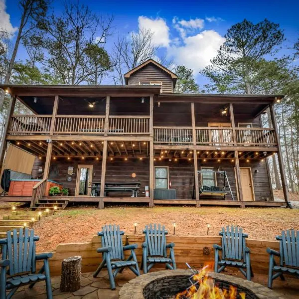 DeerWoodsLodge DOT com-Ellijay Coosawattee River-Sleeps 16-ARCADE-Hot Tub-Fire Pit-Winery's, Hotel in Ellijay