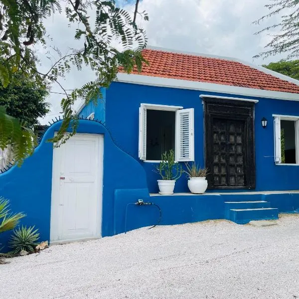 Dushi Blou, private monumentje in Otrabanda, hôtel à Willemstad