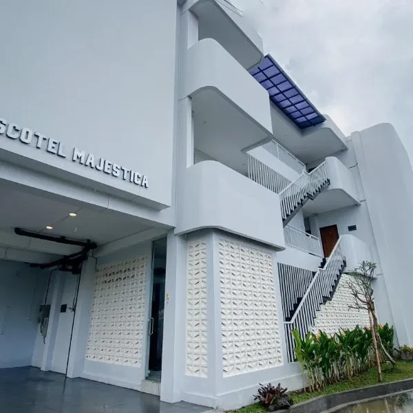 Escotel Majestica，Dalung的飯店