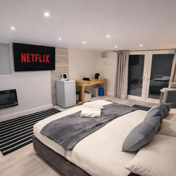 Modern Guest house with private entrance, hotel a Manchester