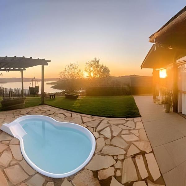 Chalé Mirante com vista do lago, piscina privativa e banheira de imersão