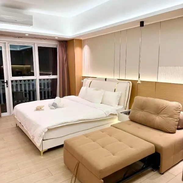Venice Luxe Warm Nest, Pool, Netflix, Kitchen, Canal Mall Access، فندق في مانيلا