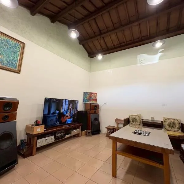 Courtyard House, מלון בז'ושאן