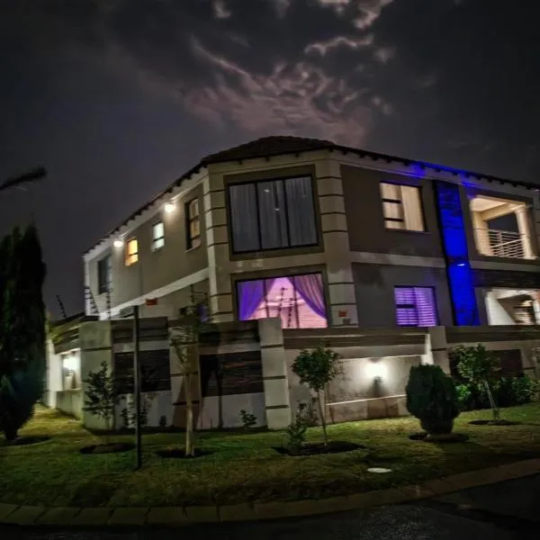 XLA Home Guest house, hotel di Witbank
