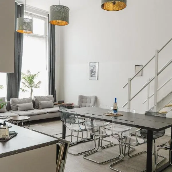 Viesnīca SC 00 KITA by ROCKCHAIR Apartments l SUPERHOST Status l Unique & Style Loft 2 Floors 2 Bathrooms Boxspringbeds welcomes you! Berlīnē