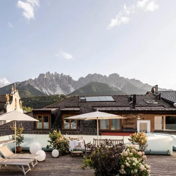 Boutique & Gourmet Hotel Orso Grigio - Grauer Bär – hotel w mieście San Candido