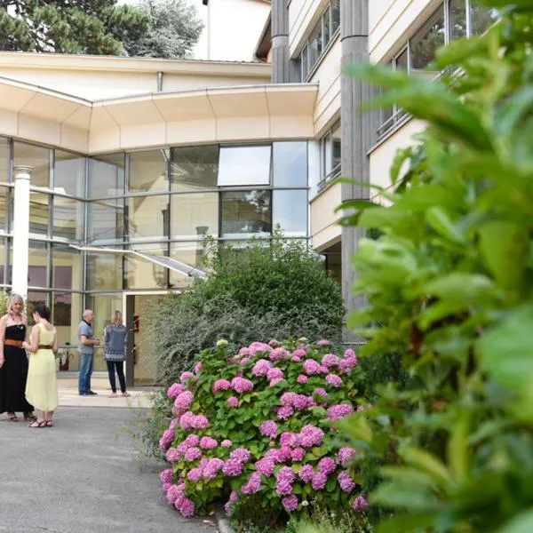 Hôtel Valpré, hôtel à Écully