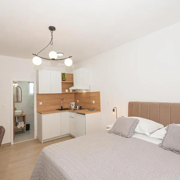 Studio Apartments Lovrić, Hotel in Vodice