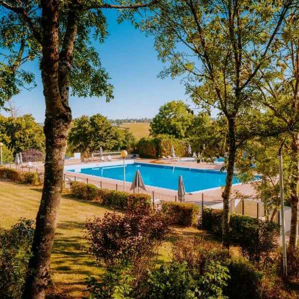 Village Vacances de Combelles, hotel v mestu Le Monastère